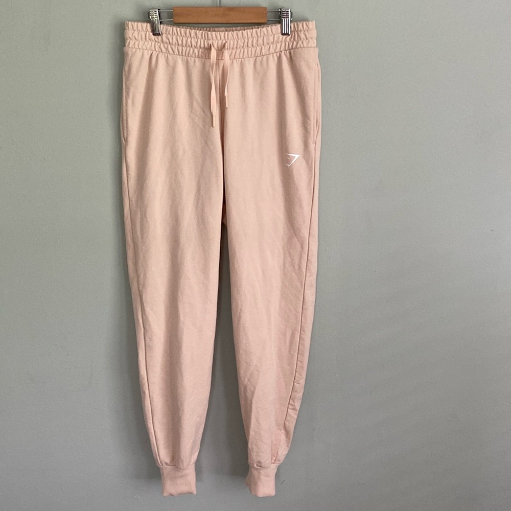 Gymshark women’s light pink sweatpants with pockets size Small